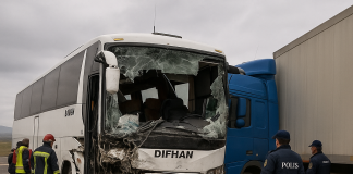 Erzurum’da İran plakalı yolcu otobüsü tırla çarpıştı: 1 ölü